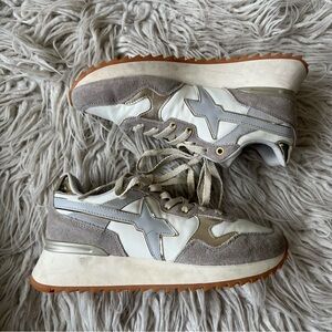 W6YZ Just Say Wizz Platform Metallic Silver Suede Low Top Lace Up Sneaker Sz 7.5